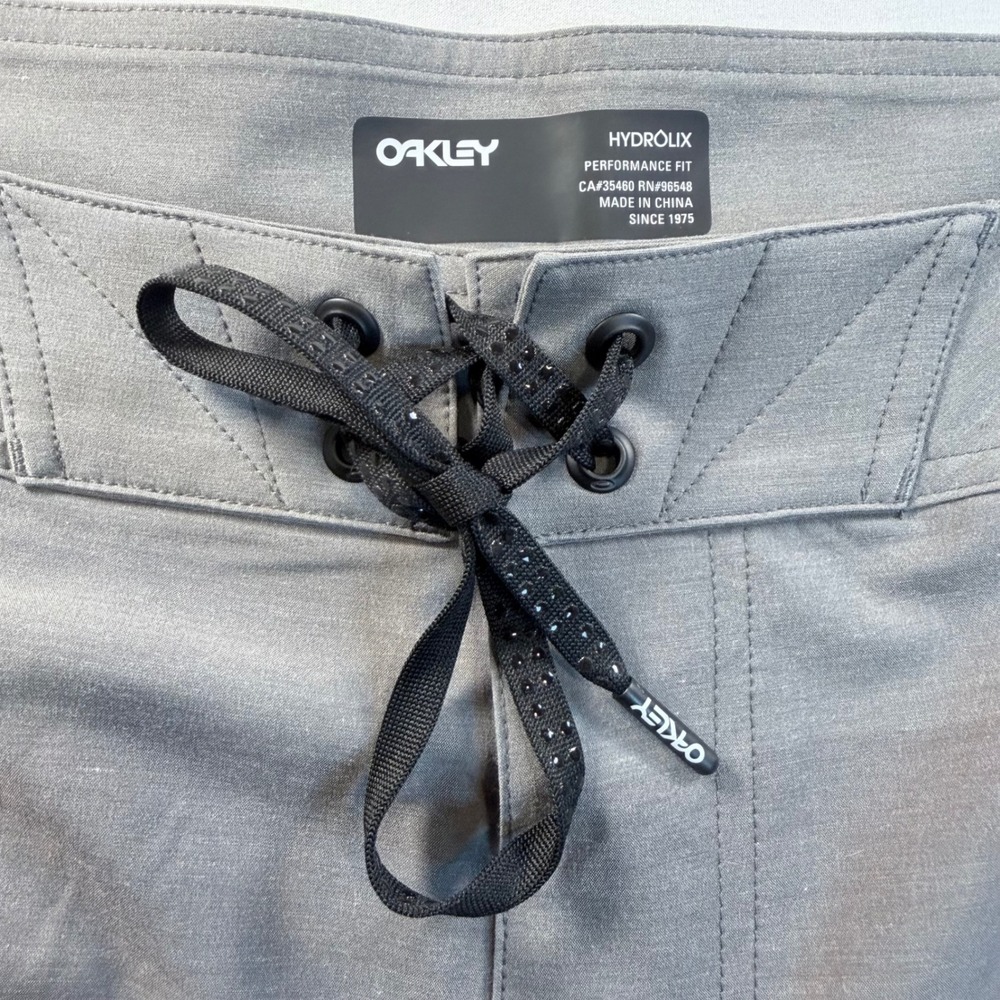Oakley Hydrolix Board Shorts Mens 34 Fits 36 Gray Performance Swim Trunks - Picture 3 of 10